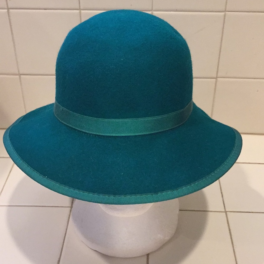 Green color Cary brand Round style hat 100% wool made in USA